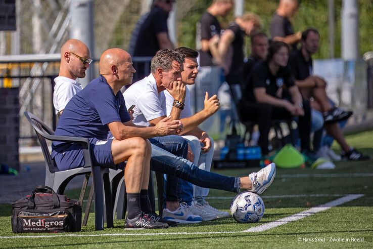 In beeld: Berkum geeft gas na rust en walst met 4-0 over SVI heen