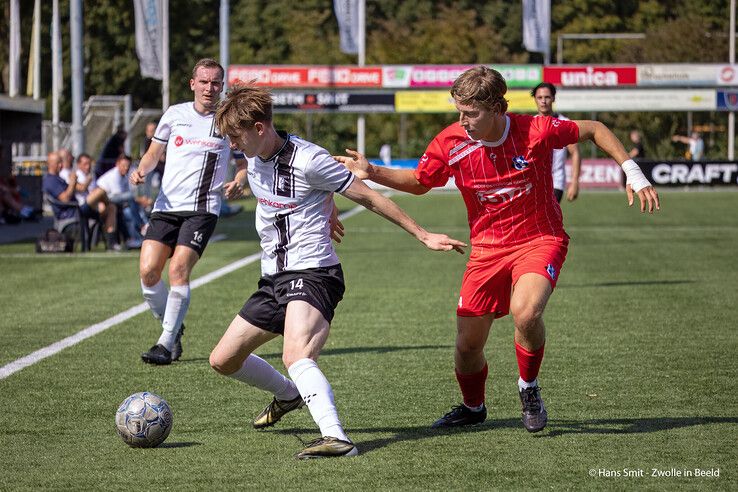 In beeld: Berkum geeft gas na rust en walst met 4-0 over SVI heen