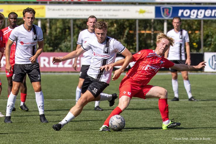 In beeld: Berkum geeft gas na rust en walst met 4-0 over SVI heen