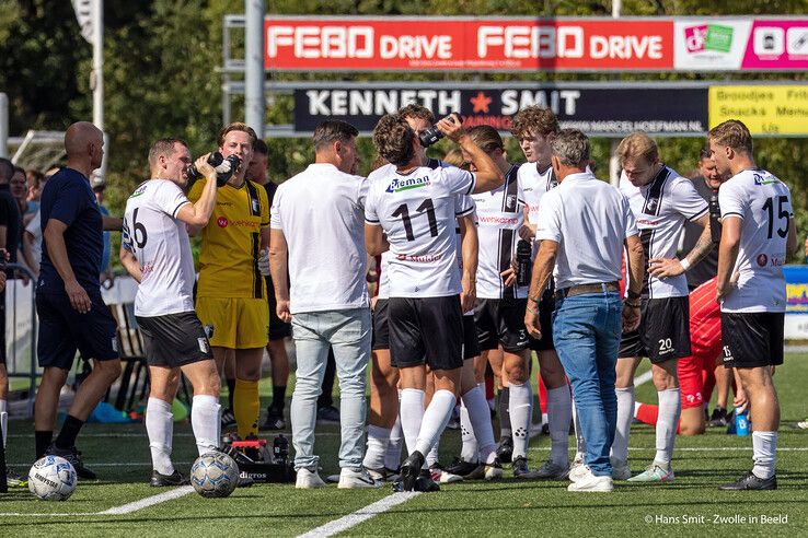 In beeld: Berkum geeft gas na rust en walst met 4-0 over SVI heen