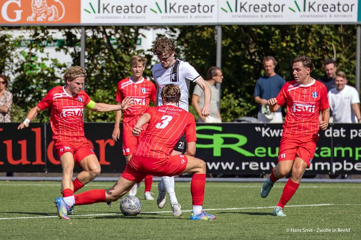 In beeld: Berkum geeft gas na rust en walst met 4-0 over SVI heen