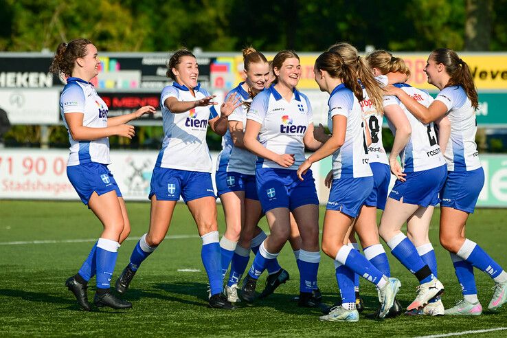 In beeld: ZAC Vrouwen verslaat Helpman met gemak, Van Vilsteren neemt afscheid met doelpunt
