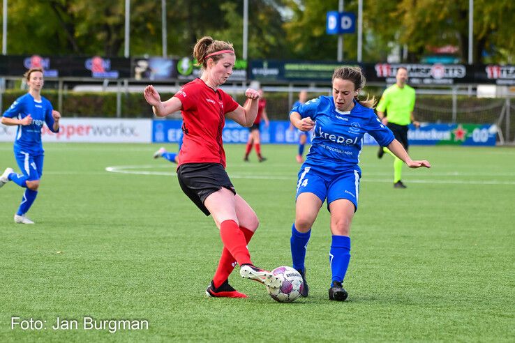 In beeld: Be Quick ’28 Vrouwen blijft winnen en pakt koppositie in hoofdklasse