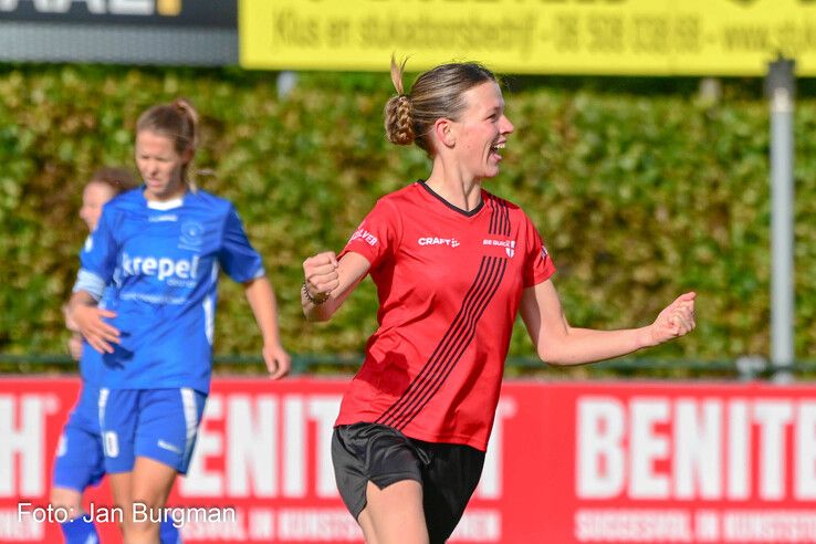 In beeld: Be Quick ’28 Vrouwen blijft winnen en pakt koppositie in hoofdklasse