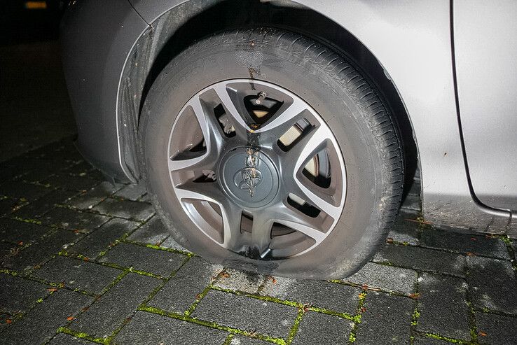 Poging brandstichting bij andere auto.