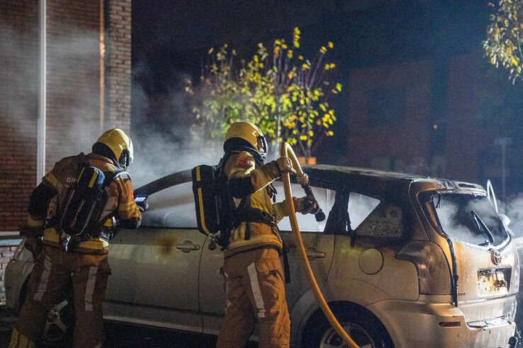 Twee auto’s branden volledig uit in Kampen