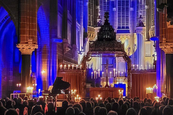 Concert bij kaarslicht in Dominicanenkerk.