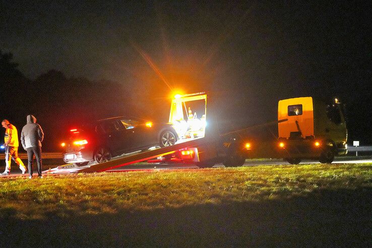 Meerdere auto’s beschadigd op A28 bij Rouveen, mogelijk voorwerpen vanaf viaduct gegooid