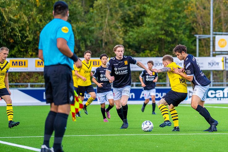 In beeld: DOS Kampen blijft puntloos na 1-3 verlies tegen CSV Apeldoorn