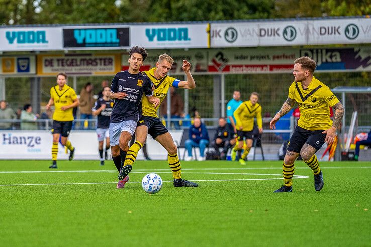 In beeld: DOS Kampen blijft puntloos na 1-3 verlies tegen CSV Apeldoorn