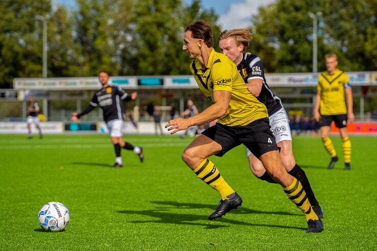 In beeld: DOS Kampen blijft puntloos na 1-3 verlies tegen CSV Apeldoorn