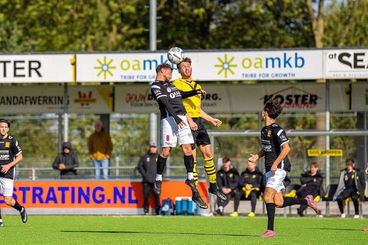 In beeld: DOS Kampen blijft puntloos na 1-3 verlies tegen CSV Apeldoorn