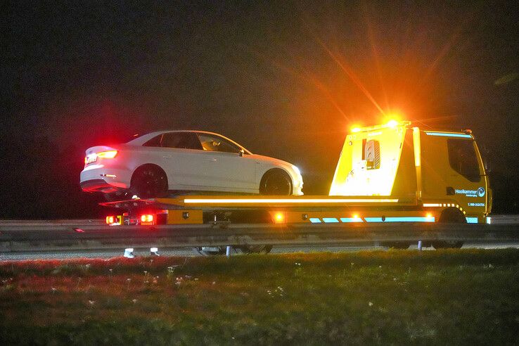 Meerdere auto’s beschadigd op A28 bij Rouveen, mogelijk voorwerpen vanaf viaduct gegooid