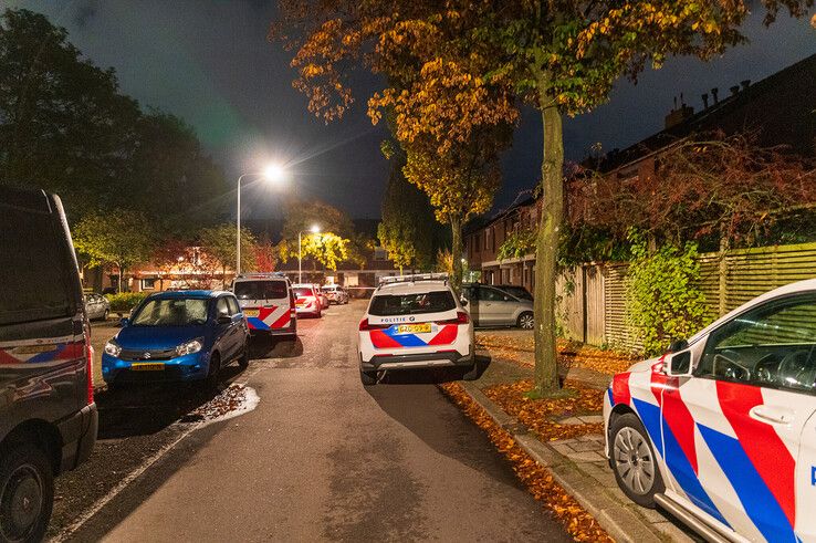 En weer is het raak op Roelingsbeek in Zwolle: voordeur opgeblazen van woning