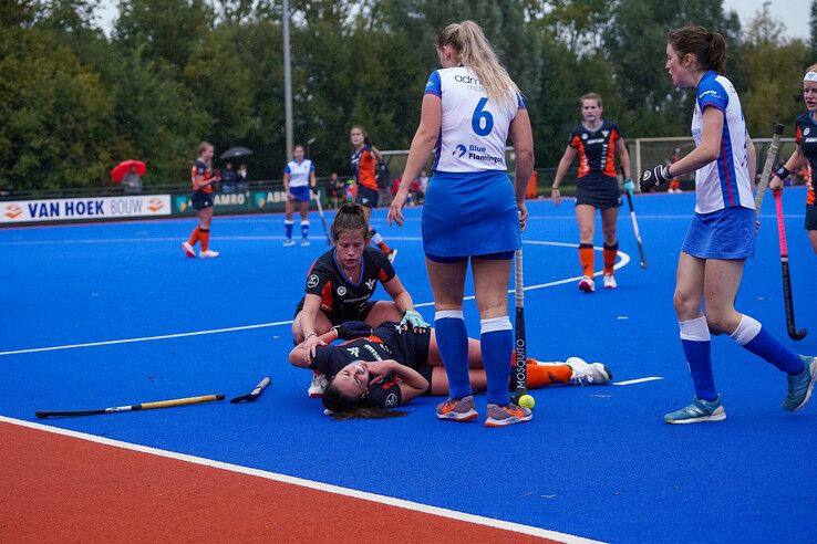 In beeld: HC Zwolle en Phoenix delen de punten in stromende regen