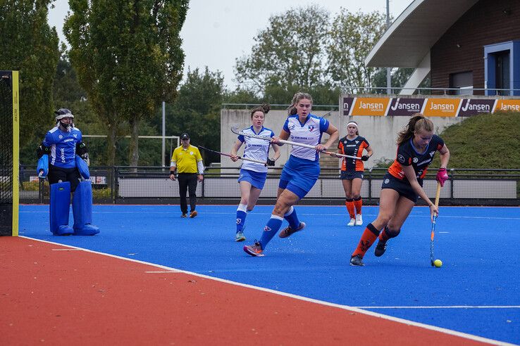 In beeld: HC Zwolle en Phoenix delen de punten in stromende regen