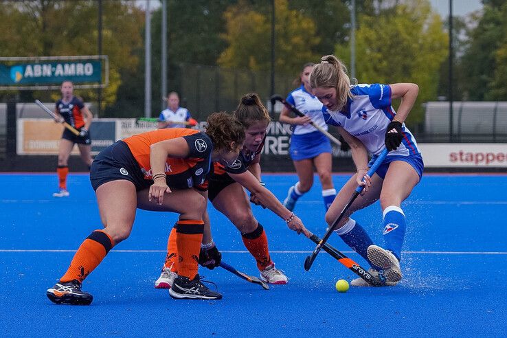 In beeld: HC Zwolle en Phoenix delen de punten in stromende regen