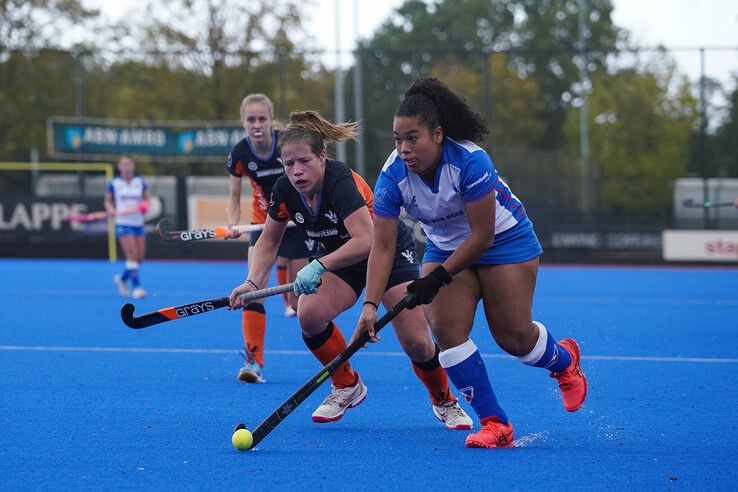 In beeld: HC Zwolle en Phoenix delen de punten in stromende regen