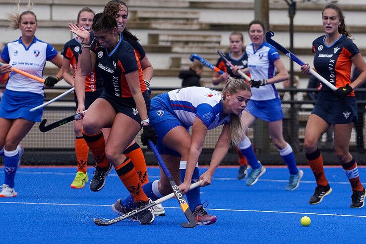 In beeld: Na storm Benjamin raast wervelwind Sophie over hockeyveld in Zwolle