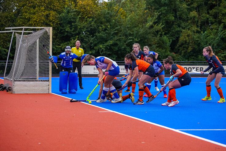 In beeld: Na storm Benjamin raast wervelwind Sophie over hockeyveld in Zwolle