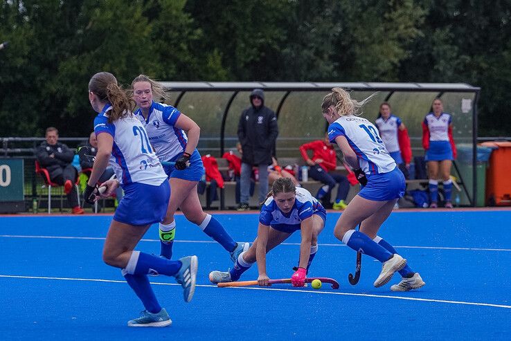 In beeld: Na storm Benjamin raast wervelwind Sophie over hockeyveld in Zwolle