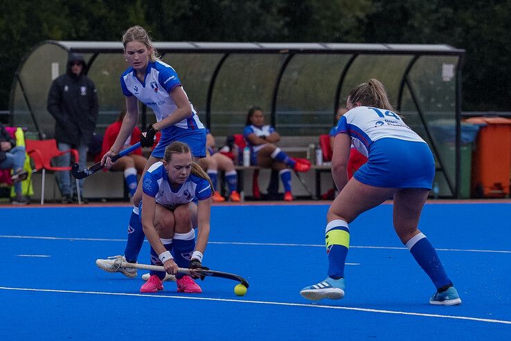 In beeld: Na storm Benjamin raast wervelwind Sophie over hockeyveld in Zwolle