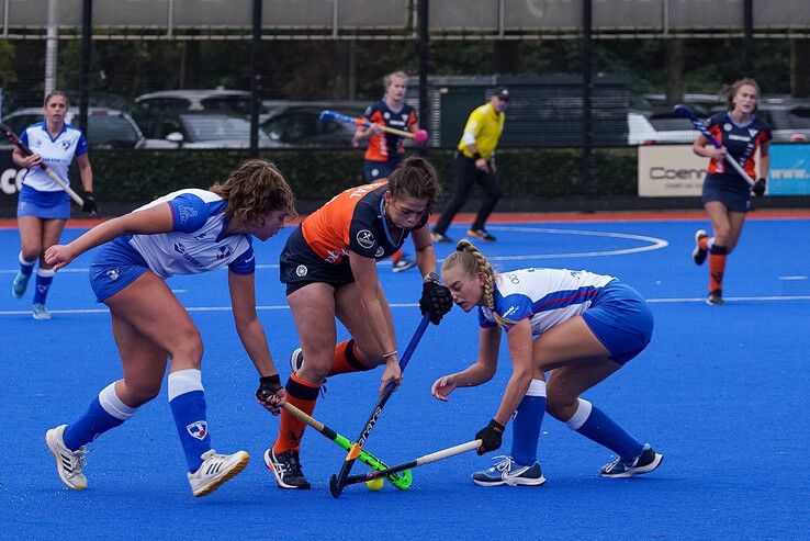 In beeld: Na storm Benjamin raast wervelwind Sophie over hockeyveld in Zwolle