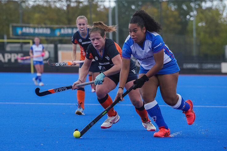 In beeld: Na storm Benjamin raast wervelwind Sophie over hockeyveld in Zwolle