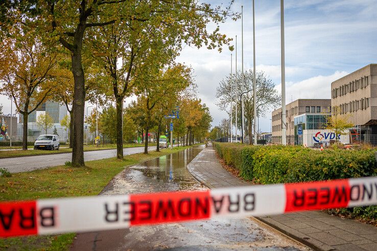 Fietspad langs Blaloweg staat blank door waterleidingbreuk.