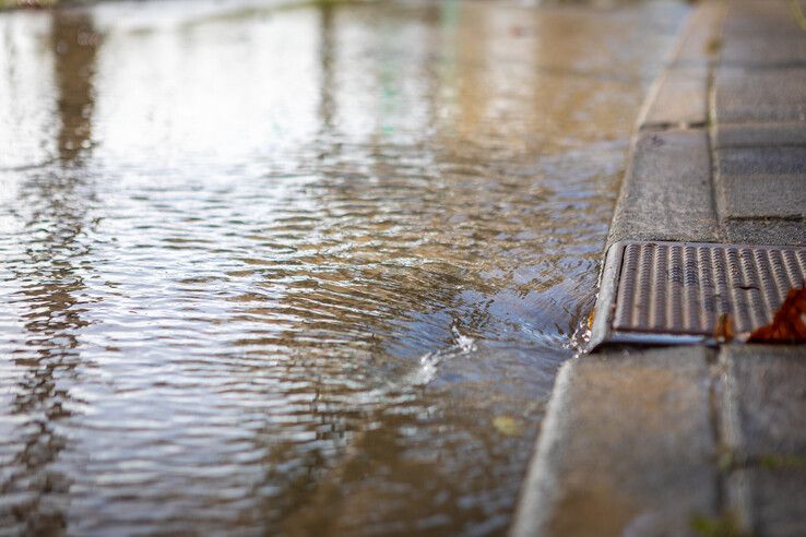 In beeld: Geen water in delen van Zwolle, Wilsum en Hasselt door leidingbreuk (video)
