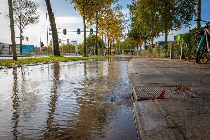 In beeld: Geen water in delen van Zwolle, Wilsum en Hasselt door leidingbreuk (video)