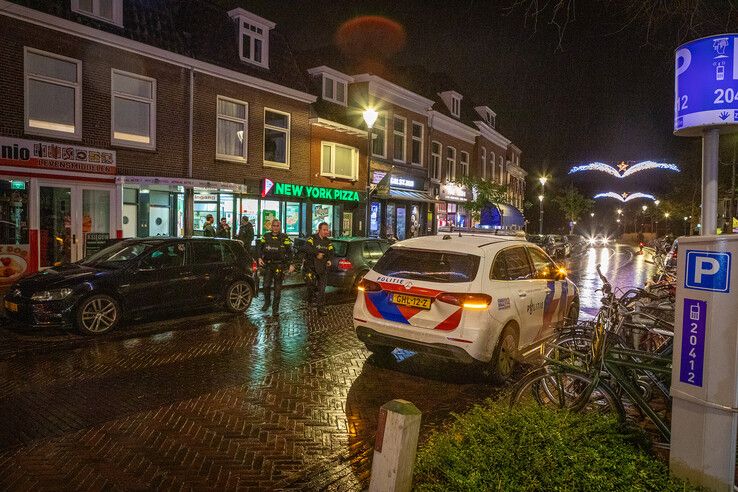 Vrouw (41) bedreigt pizzamedewerkers met balletjespistool in Zwolle en neemt daarna doodleuk de telefoon op