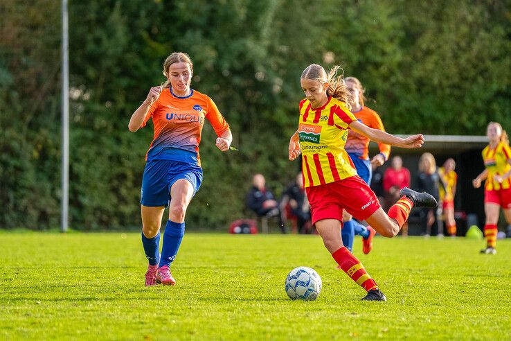 Go Ahead Kampen Vrouwen won met 5-0 van DVC Dedemsvaart.
