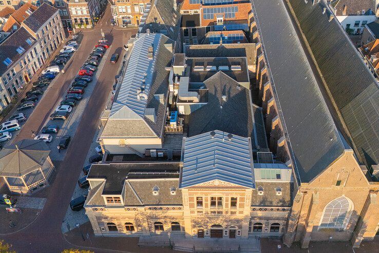 Scheuren ontdekt in toneeltoren Stadsgehoorzaal Kampen.