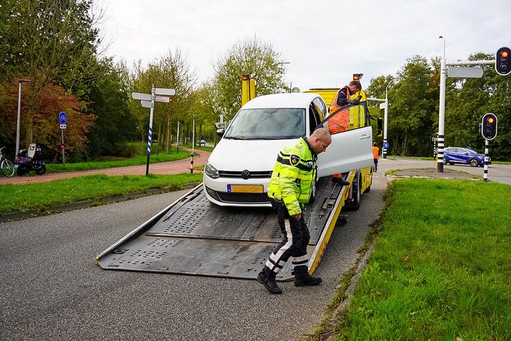 Scooterrijder gewond bij ongeval in Zwolle, automobilist aangehouden