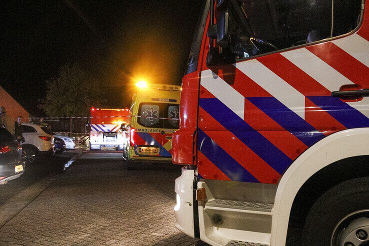 In beeld: Grote brand in Kampen snel onder controle, flat ontruimd (video)