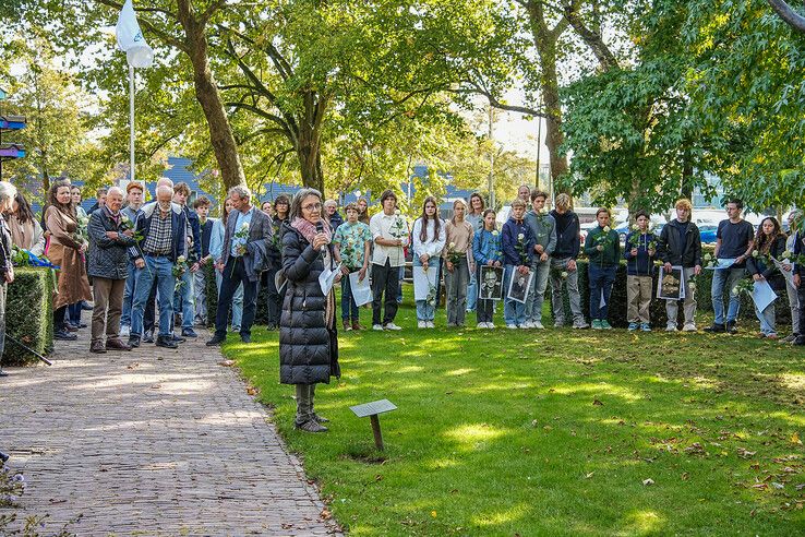 In beeld: Leerlingen herdenken deportatie Joden in Zwolle