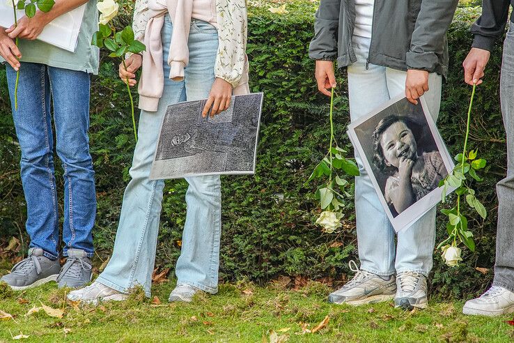 In beeld: Leerlingen herdenken deportatie Joden in Zwolle