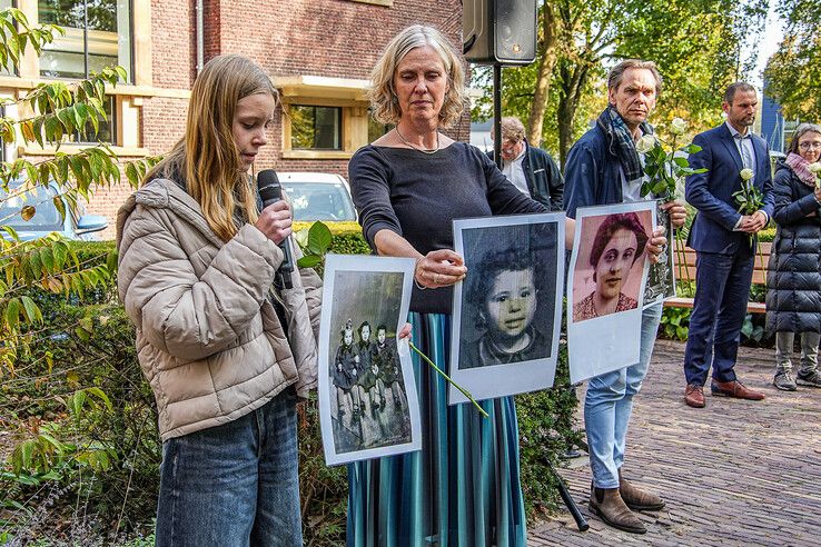 In beeld: Leerlingen herdenken deportatie Joden in Zwolle
