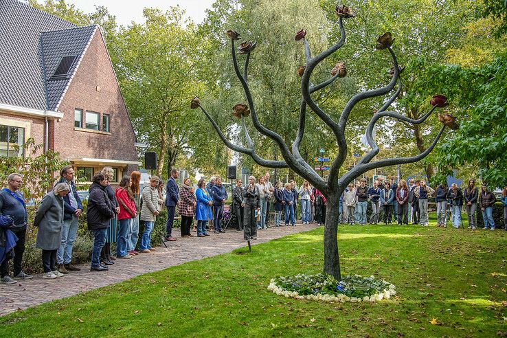 In beeld: Leerlingen herdenken deportatie Joden in Zwolle