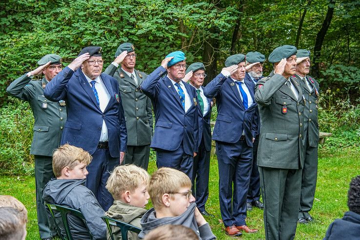 In beeld: Leerlingen herdenken oorlogsslachtoffers in Zwolle