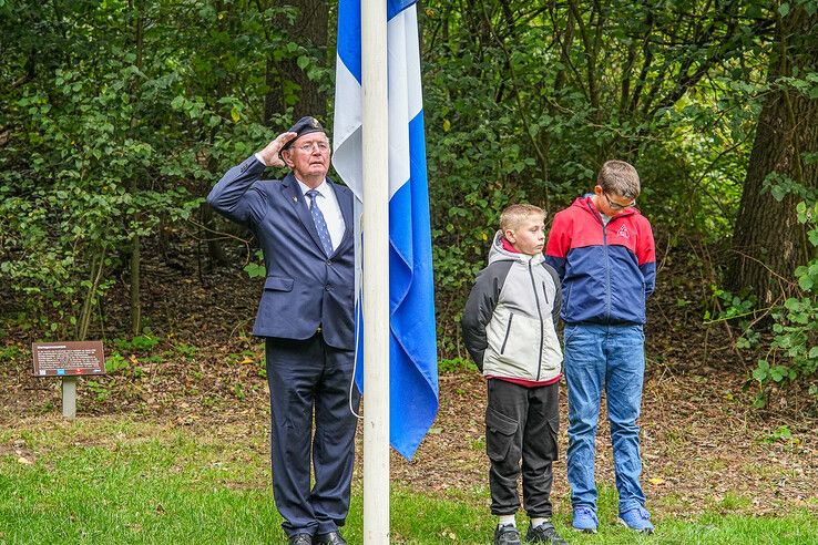 In beeld: Leerlingen herdenken oorlogsslachtoffers in Zwolle