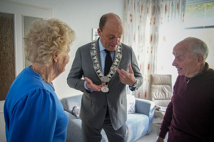 Klaas en Hennie Poll vieren platina huwelijk in Zwolle