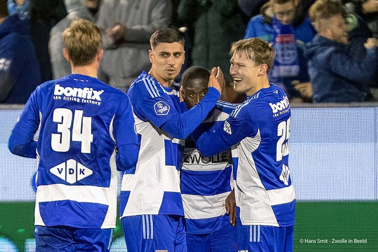 In beeld: NEC tweemaal op voorsprong, maar PEC Zwolle weigert te buigen