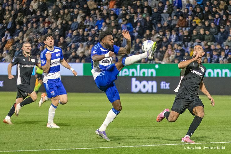 In beeld: NEC tweemaal op voorsprong, maar PEC Zwolle weigert te buigen