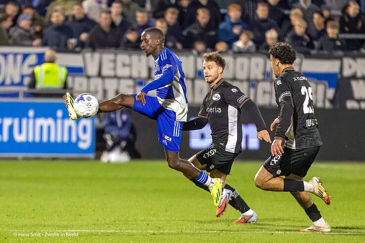 In beeld: NEC tweemaal op voorsprong, maar PEC Zwolle weigert te buigen