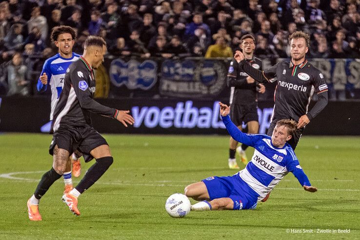 In beeld: NEC tweemaal op voorsprong, maar PEC Zwolle weigert te buigen