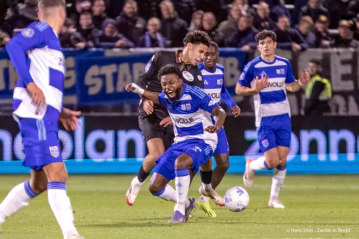 In beeld: NEC tweemaal op voorsprong, maar PEC Zwolle weigert te buigen