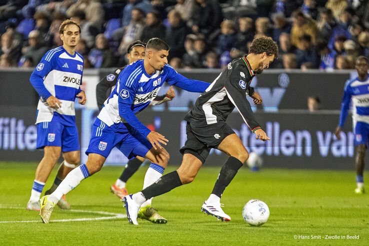 In beeld: NEC tweemaal op voorsprong, maar PEC Zwolle weigert te buigen