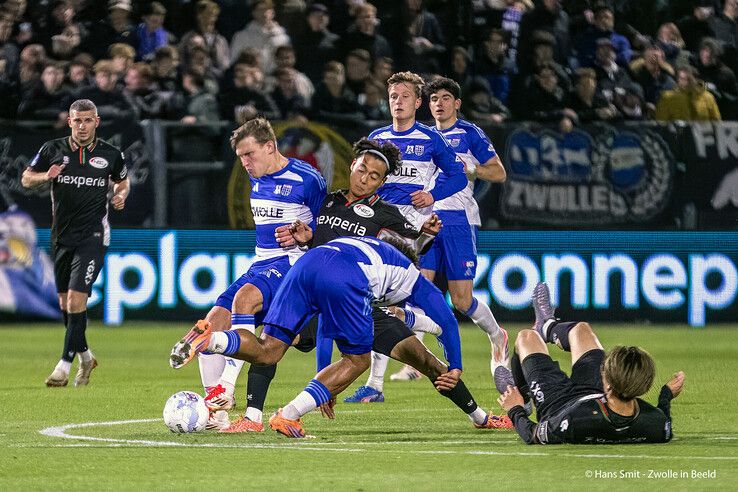 In beeld: NEC tweemaal op voorsprong, maar PEC Zwolle weigert te buigen